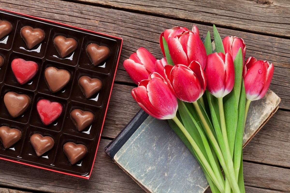flowers and chocolate gift for mother's day