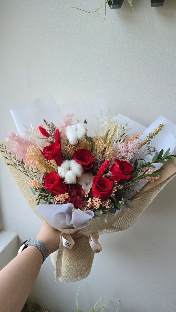 Rei - Dried & Preserved Flower Bouquet – Hello Flowers Rei - Dried & Preserved Flower Bouquet – Hello Flowers