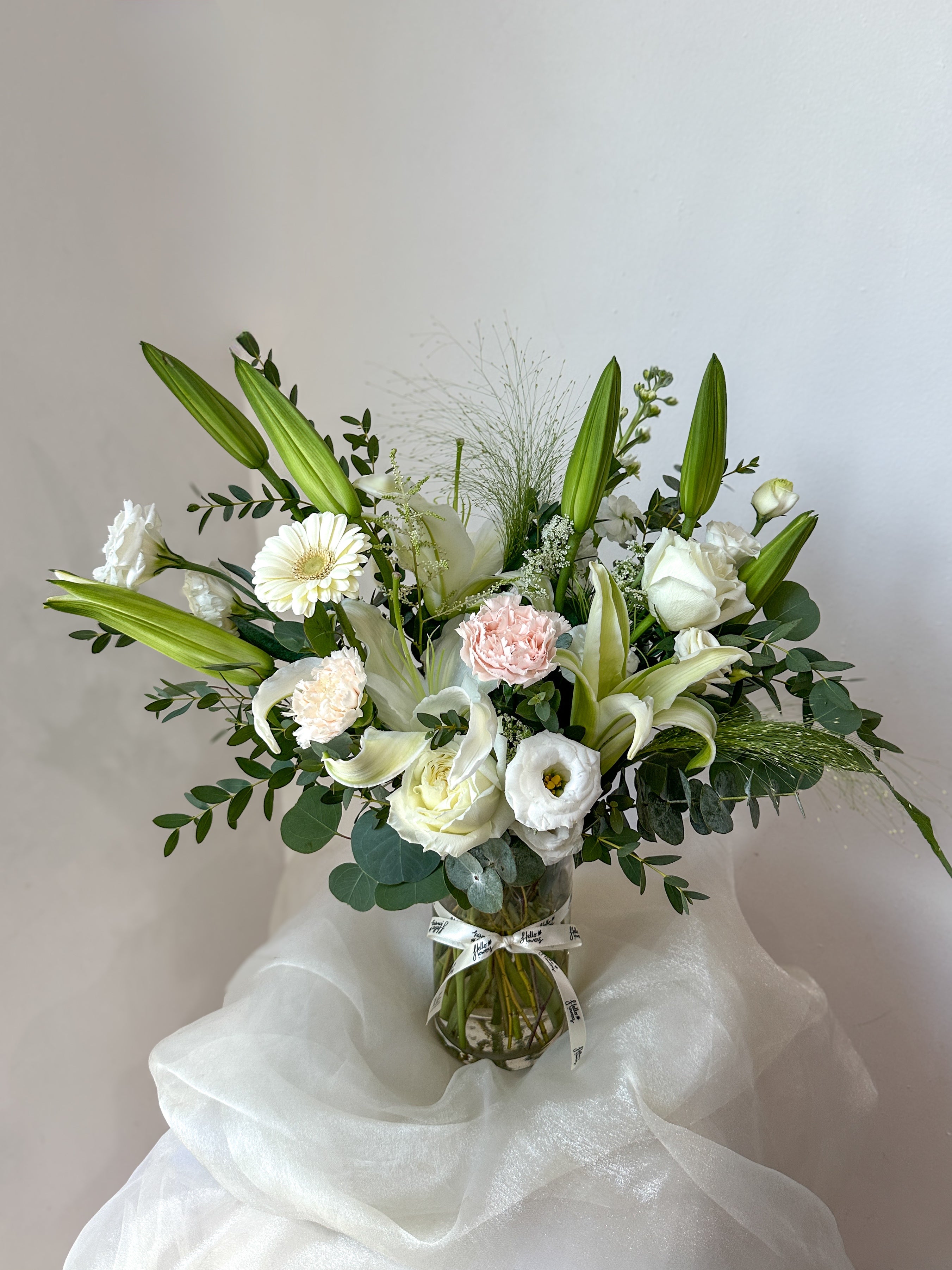 [2 days Advanced Order] Laura in a Vase - White Lilies