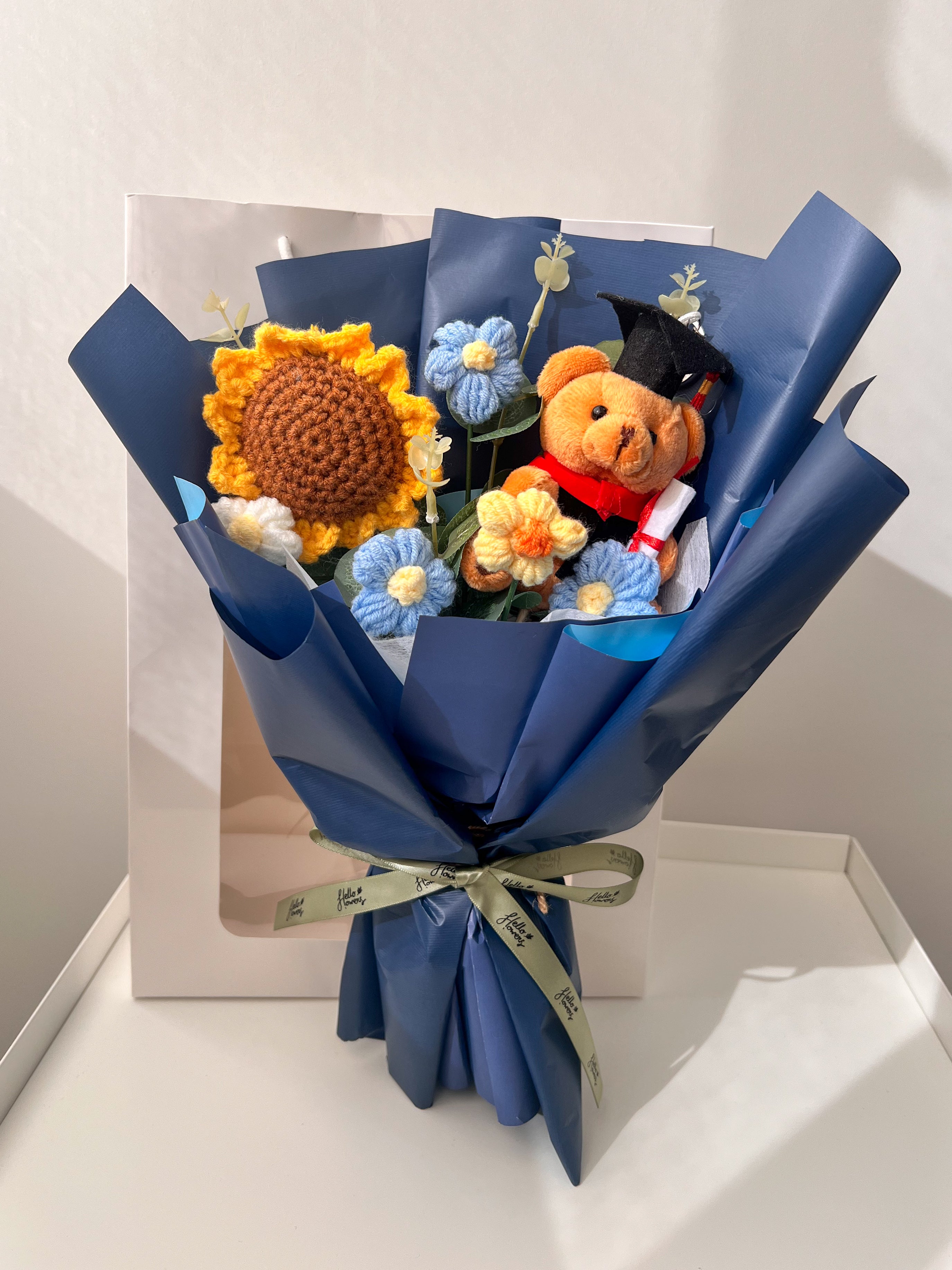 [ 1 day in advance] Graduation Bear &amp; Crochet Sunflower Bouquet (Blue)
