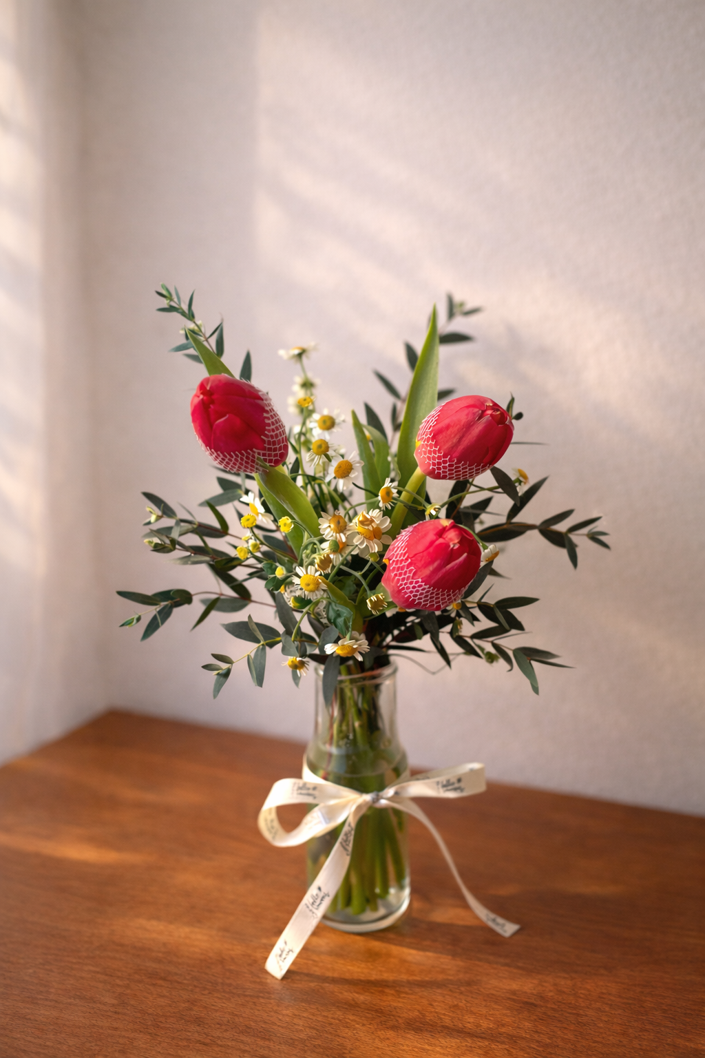 Thea in a Jar/ Vase - Tulips and Tanacetum Daisy – Hello Flowers