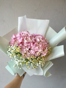 pink hydrangea flower bouquet baby's breath tanacetum daisies