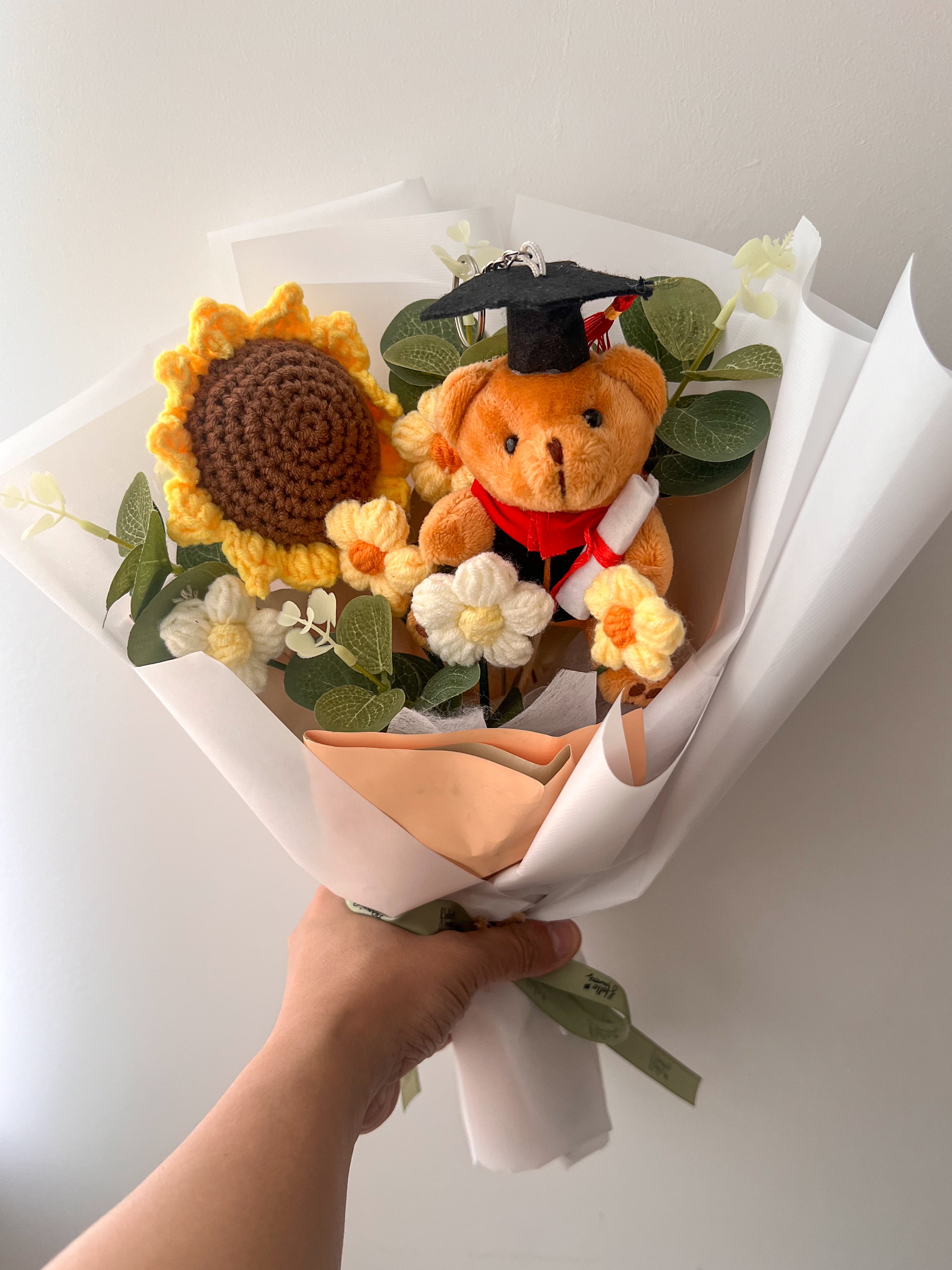 [1 day in advance] Graduation Bear &amp; Crochet Sunflower Bouquet (Yellow &amp; White)