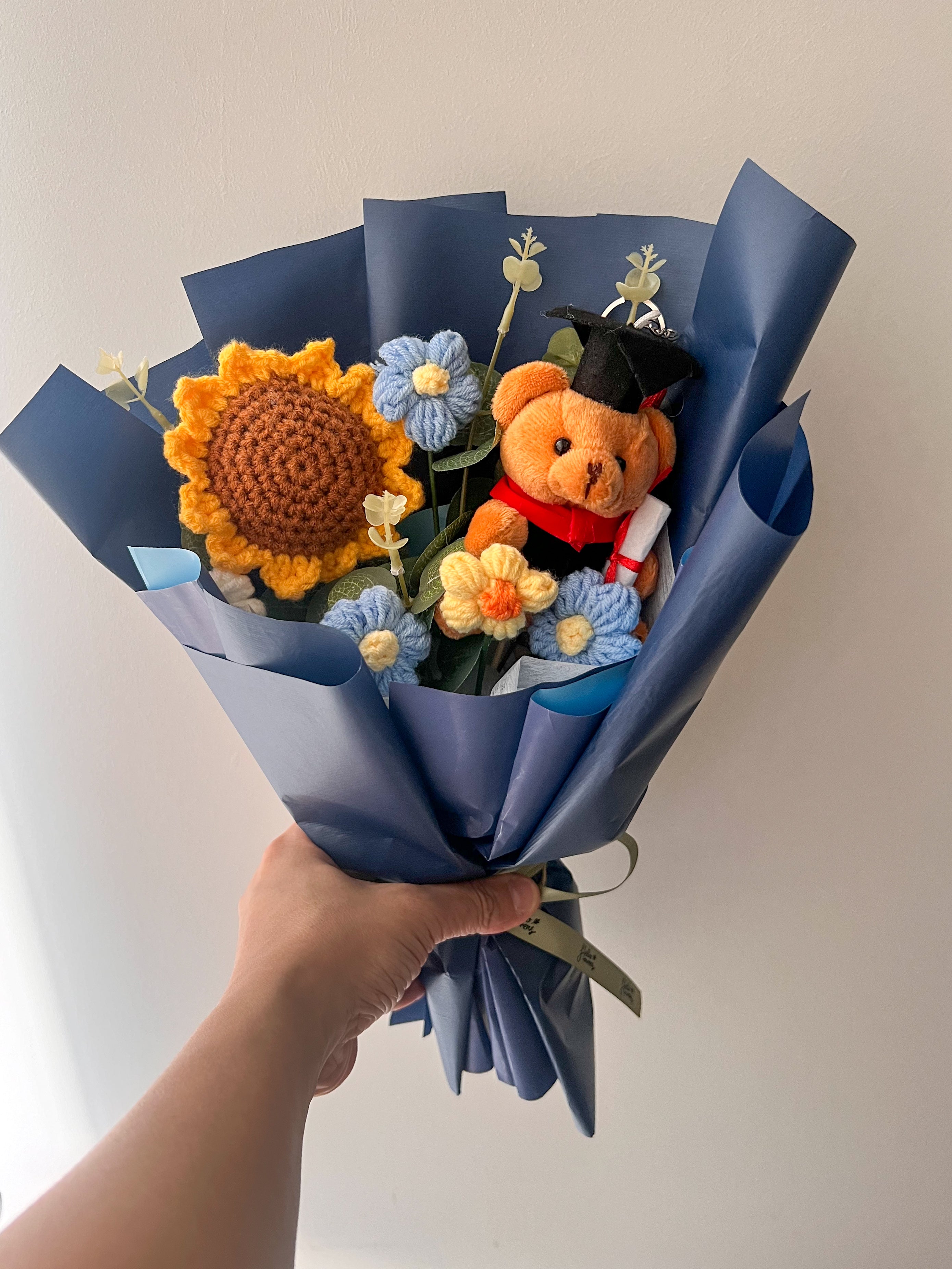 [ 1 day in advance] Graduation Bear &amp; Crochet Sunflower Bouquet (Blue)
