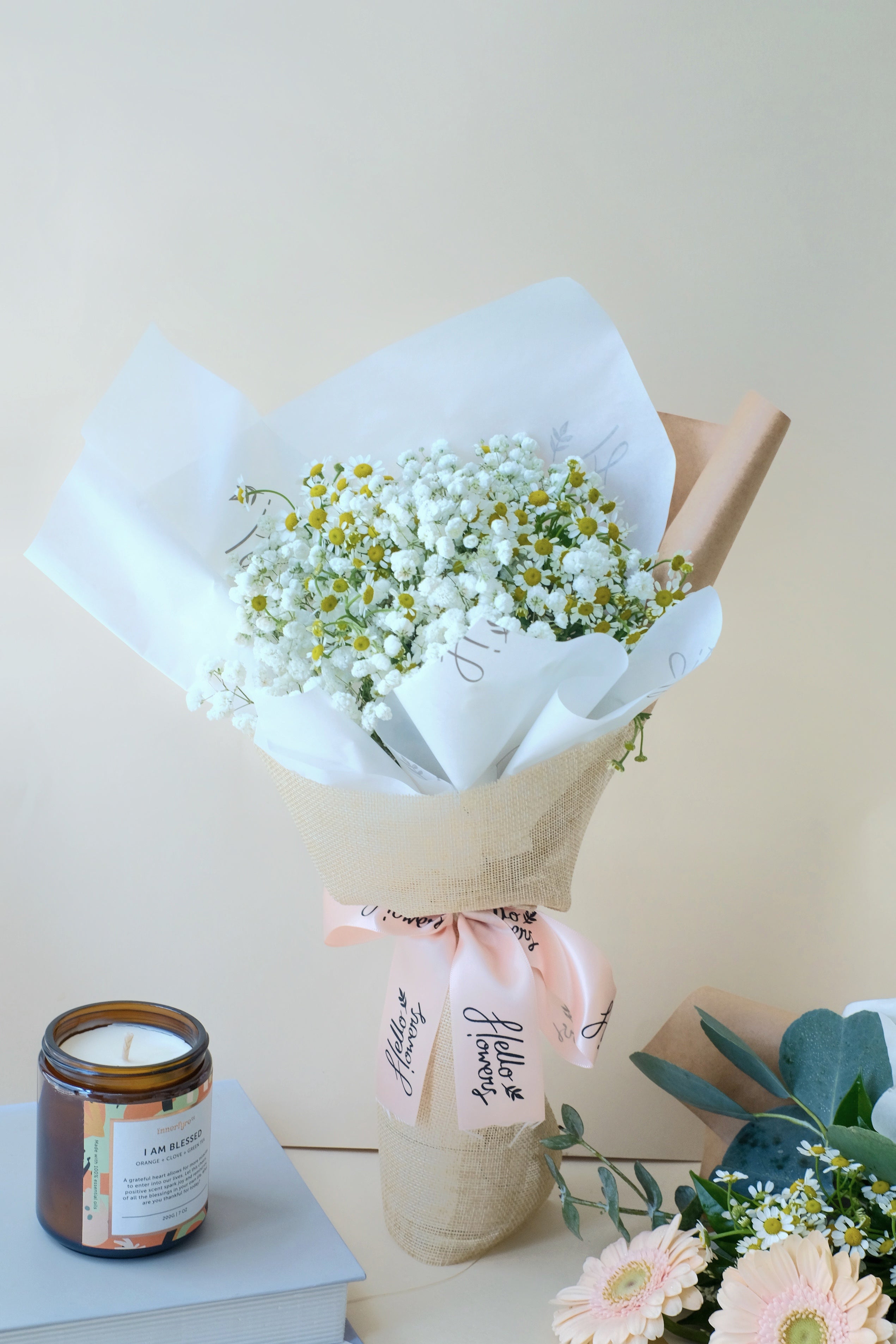Cate - Baby&#39;s Breath &amp; Tanacetum Bouquet