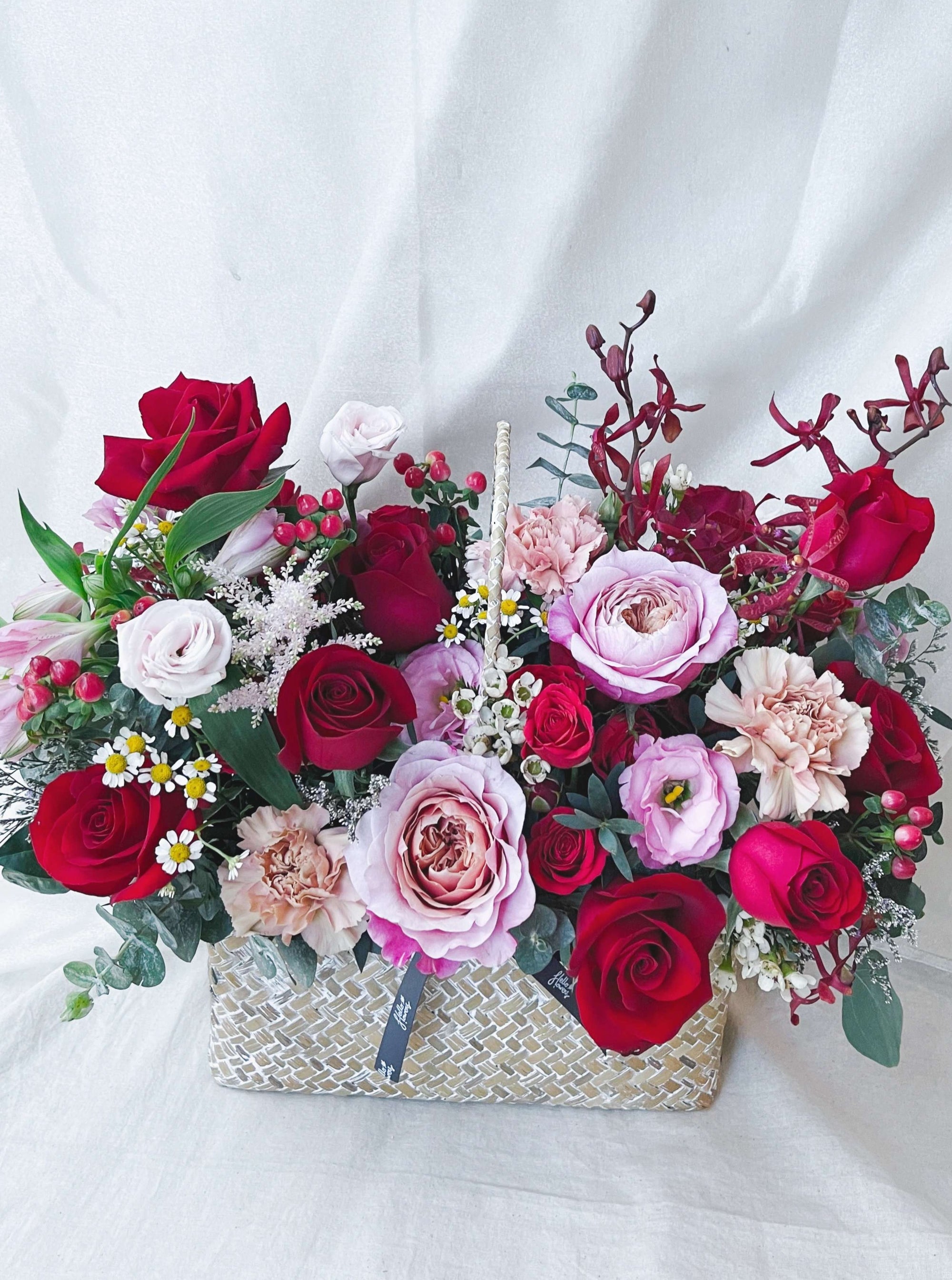 RED AND PASSIONATE - Hello Flowers