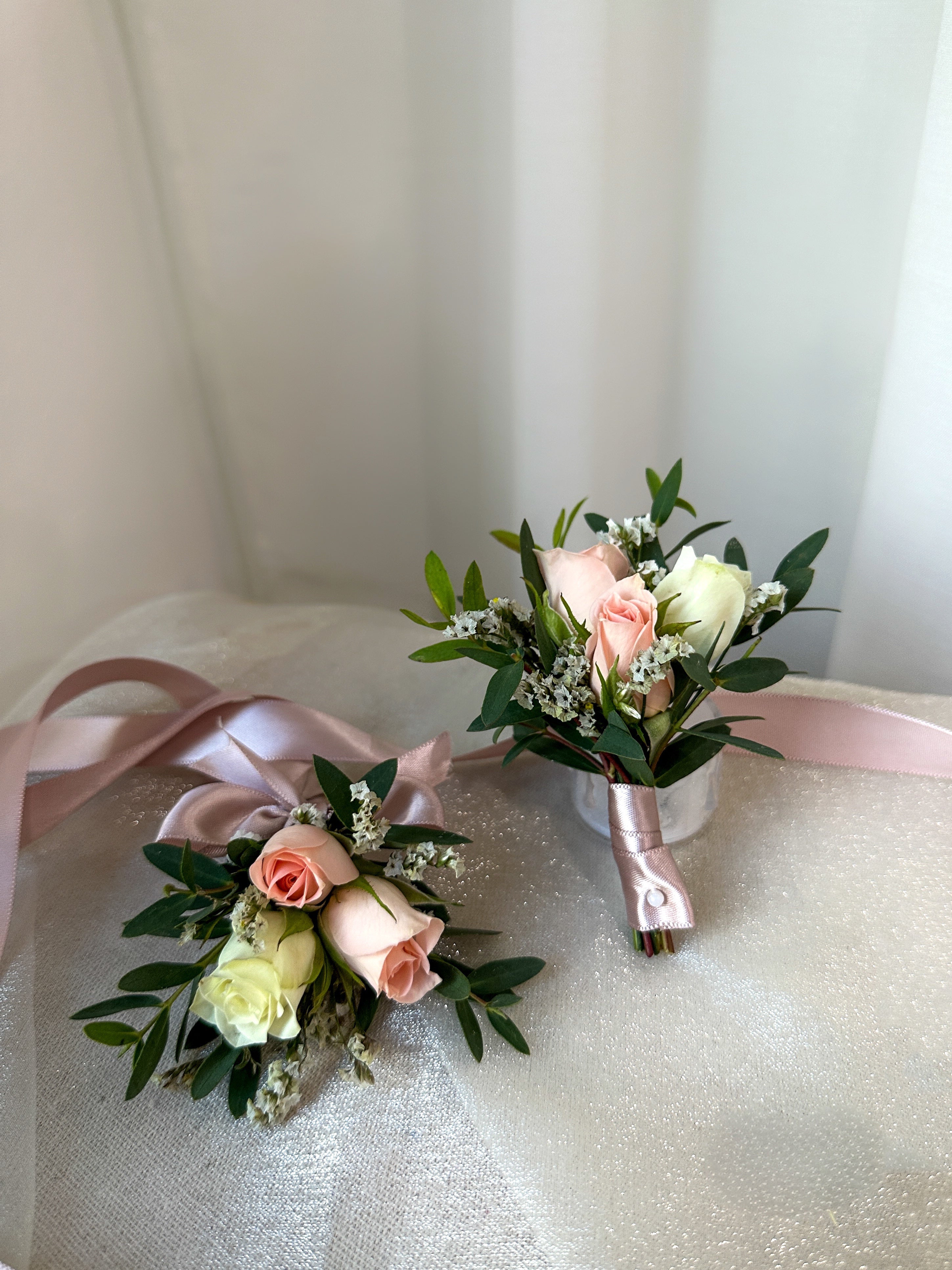 Guide to Corsage Flowers: Styles, Meanings, and Modern Trends