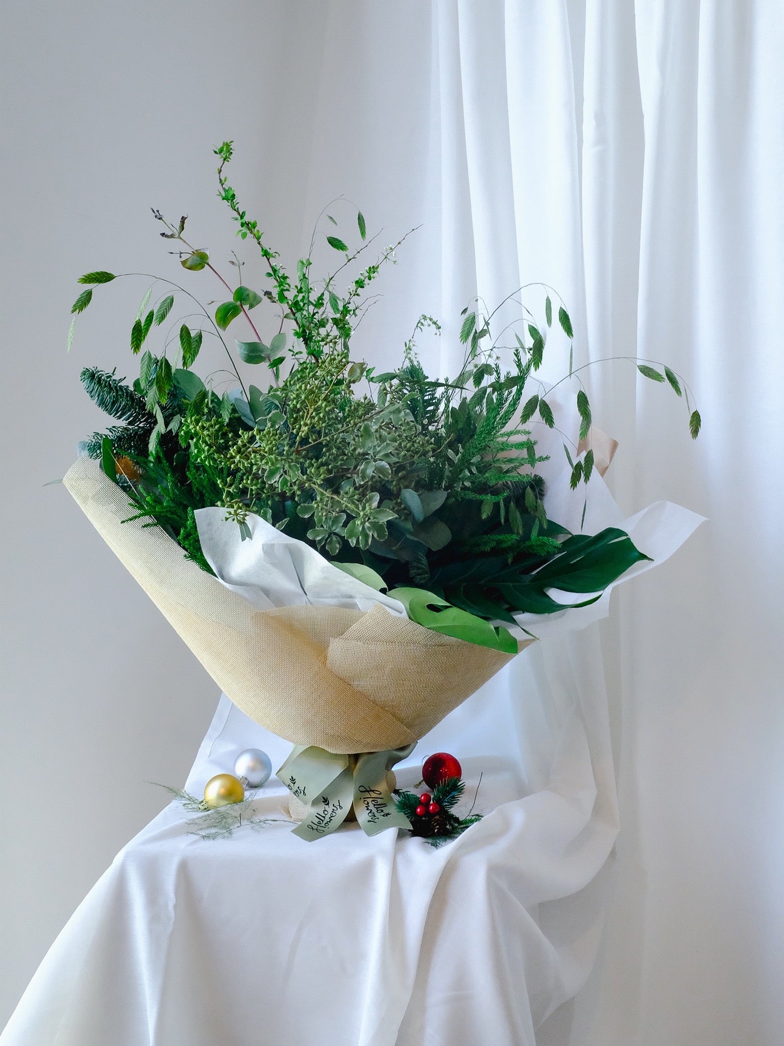 The Language of Christmas Flowers: Decoding the Sentiments Behind Your Arrangement
