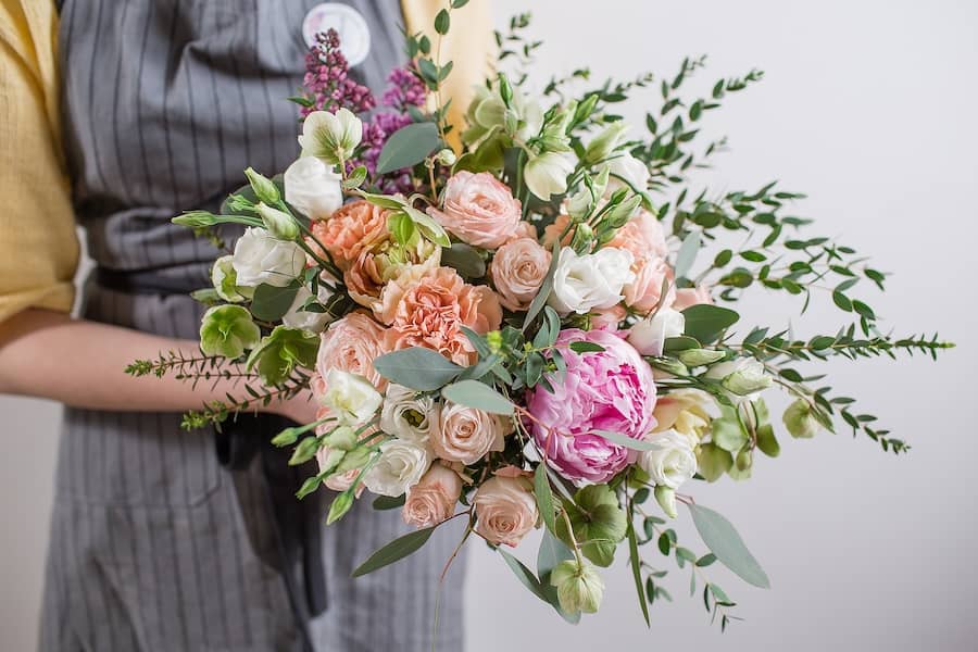 Corporate Flower Etiquettes To Note When Sending As Gifts