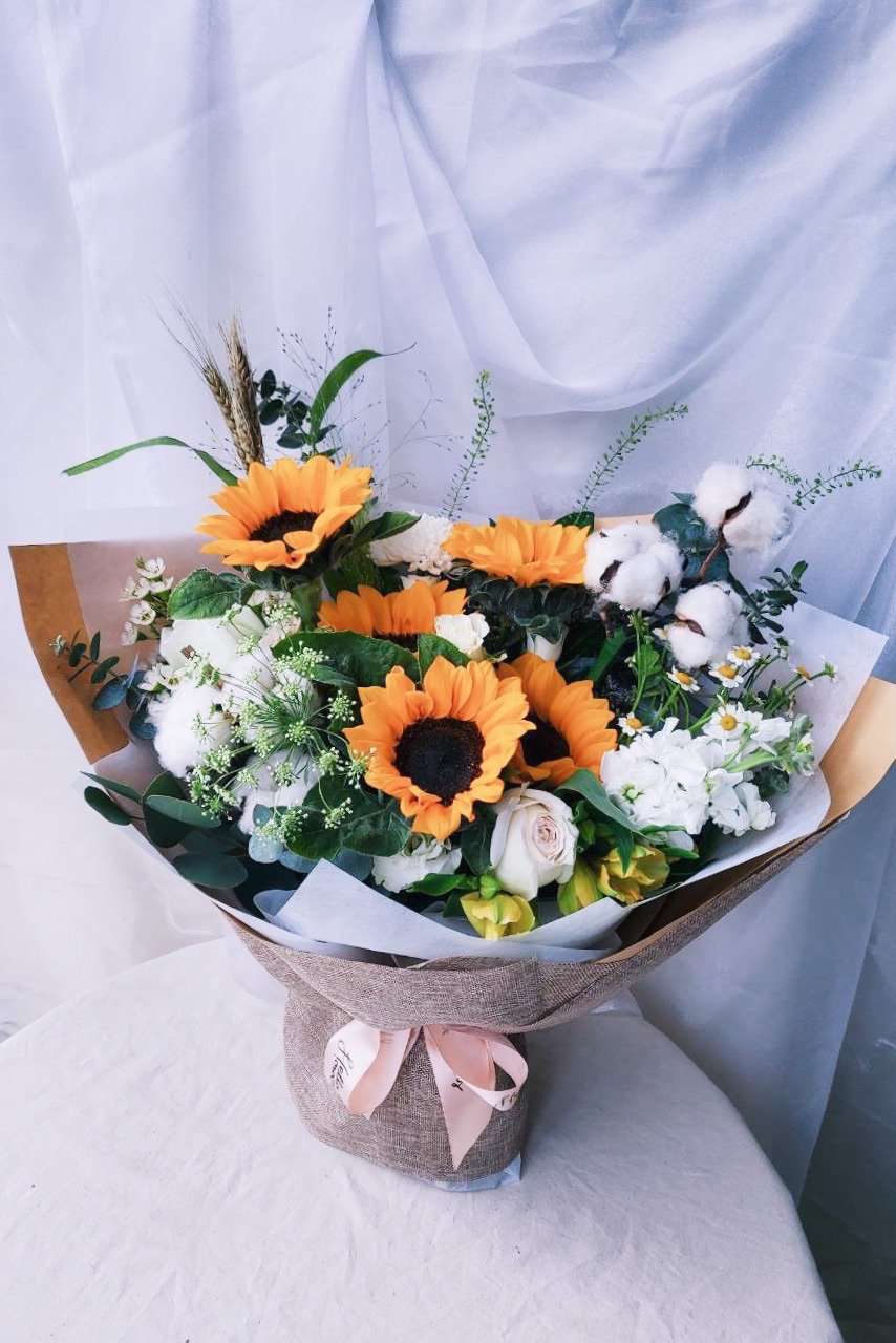 What it Means When You Give a Sunflower Bouquet