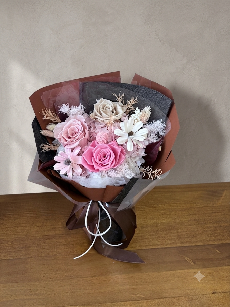Blush Promise: Preserved Vintage Blush Rose Bouquet