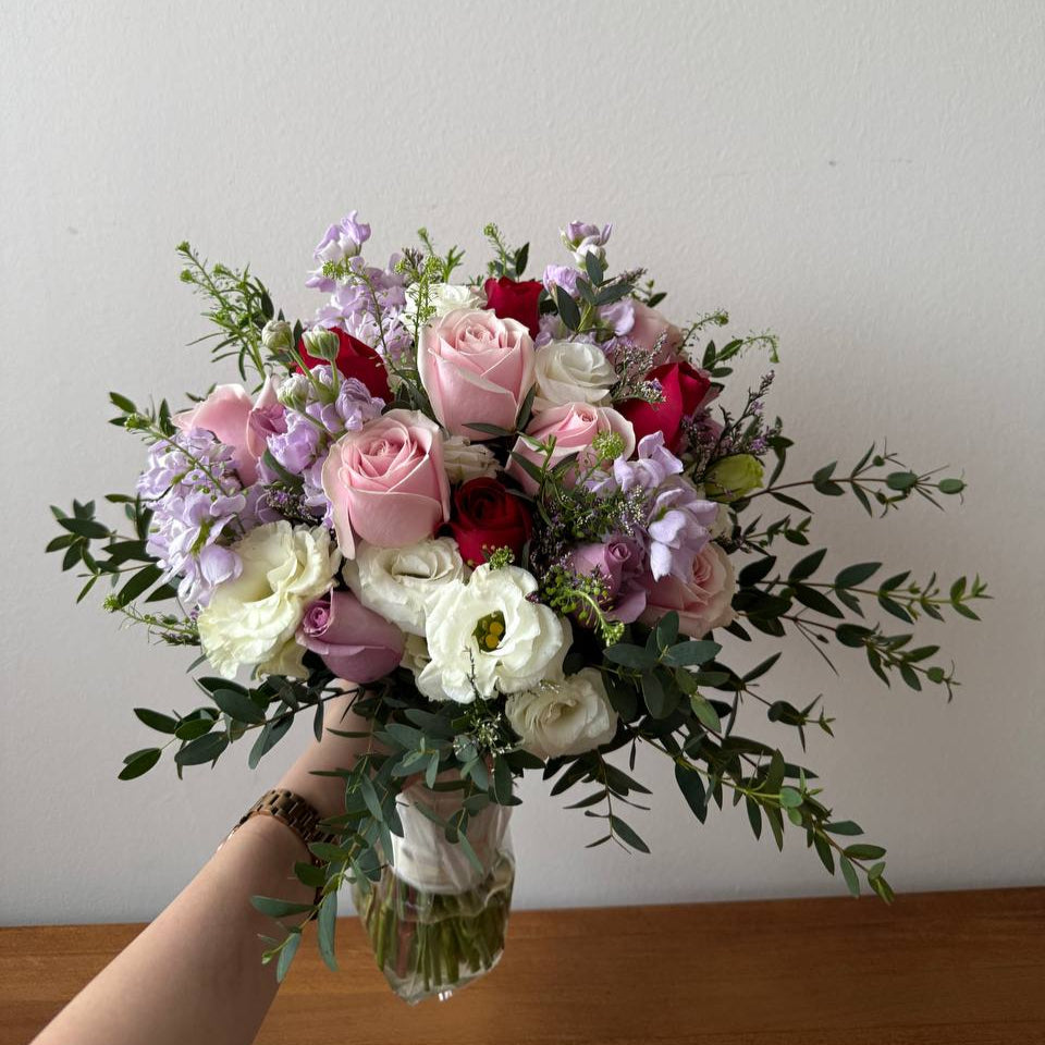 Pastel &amp; Red Round Bridal Bouquet (Fresh Flower)